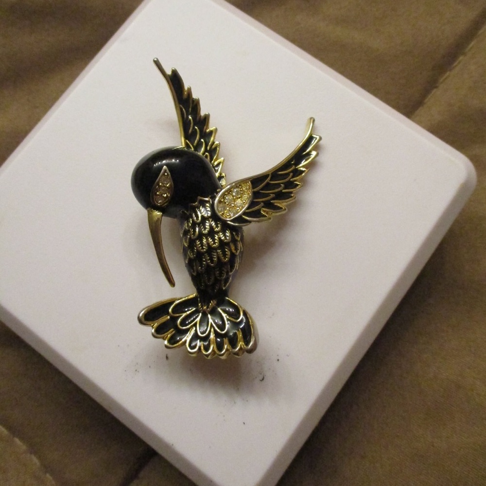 Goldtone and Black Enamel Hummingbird Brooch - Picture 4 of 12